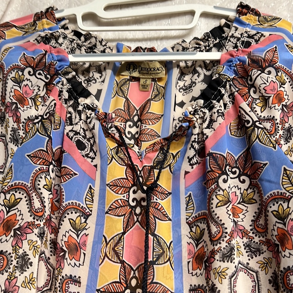 Patterned Blouse - Picture 2 of 6